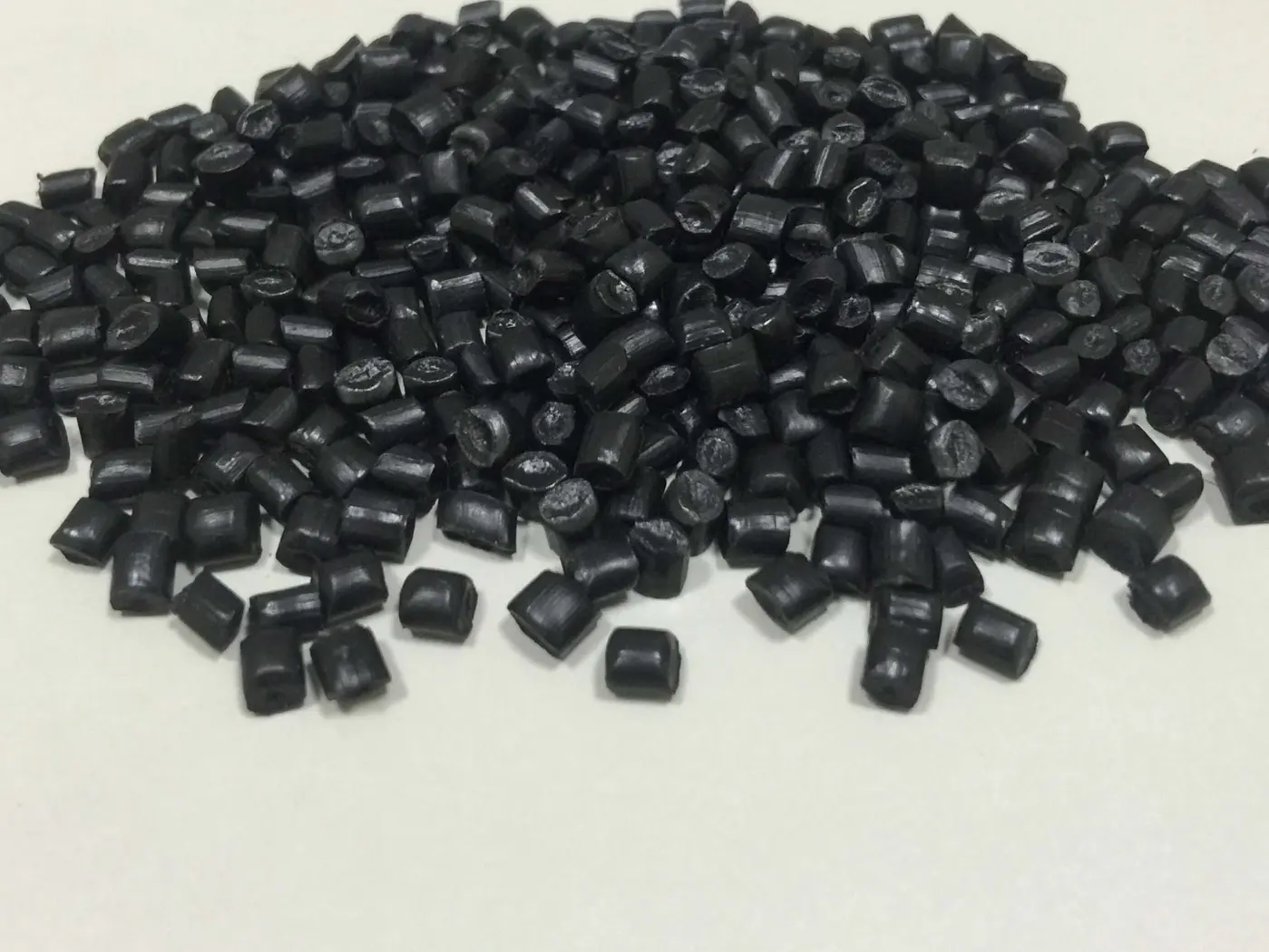 Black recycled PP pellets